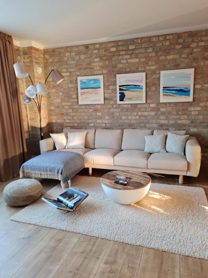 Art Gallery Apartment Нове-Замки Экстерьер фото